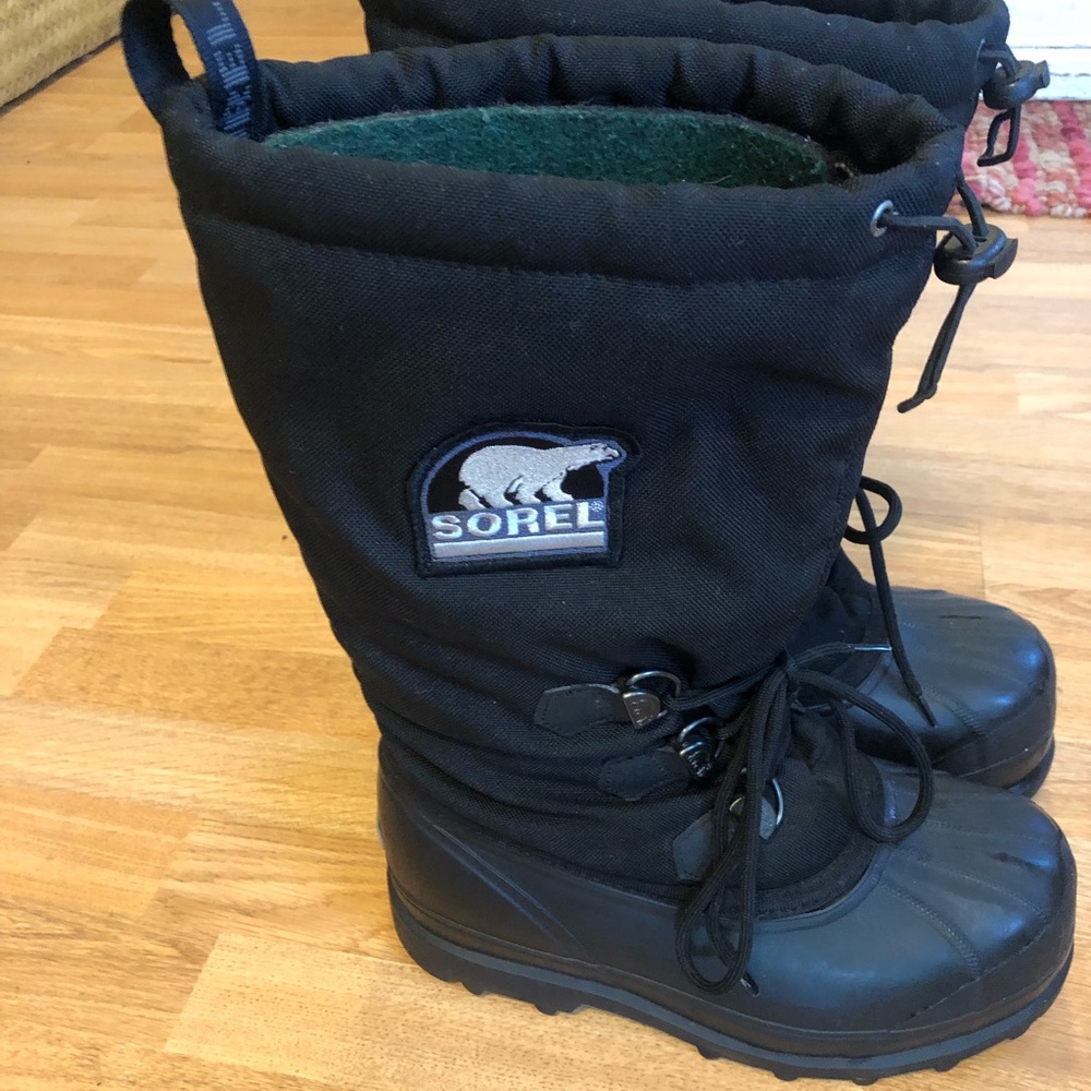 Sorel hand crafted. Natural rubber black mens size 9 wool lined rubber boots.
